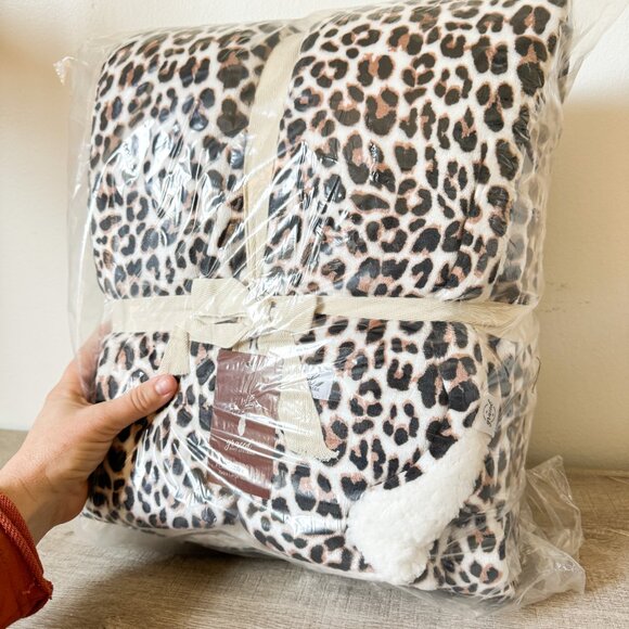Leopard Graced Sherpa Flannel Fleece XL 60x80 Throw Blanket - Picture 1 of 8
